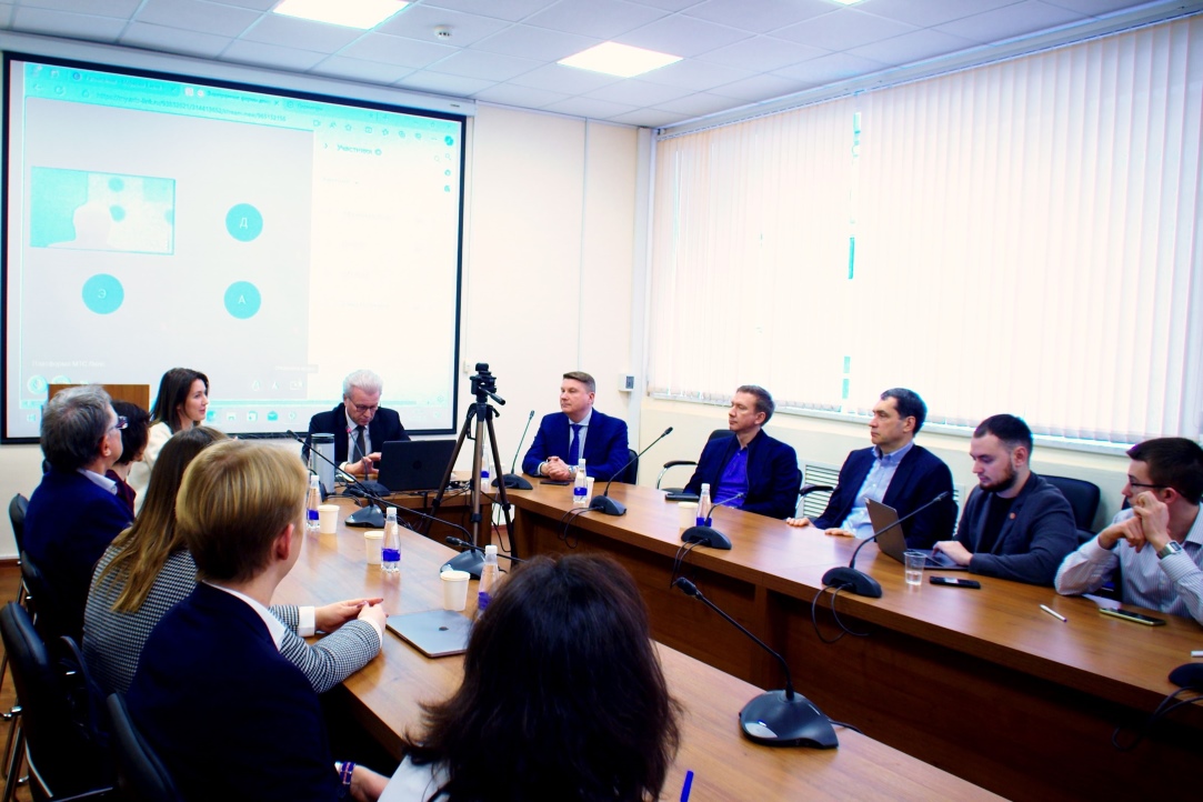 Законодательный процесс в российском парламенте: взгляд представителей законодательной и исполнительной властей