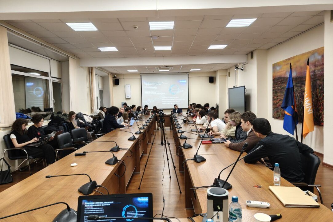 На факультете права прошло внеочередное заседание Клуба цифрового права в формате Стратегической сессии Комплексные инновации в проектах «Умный город»