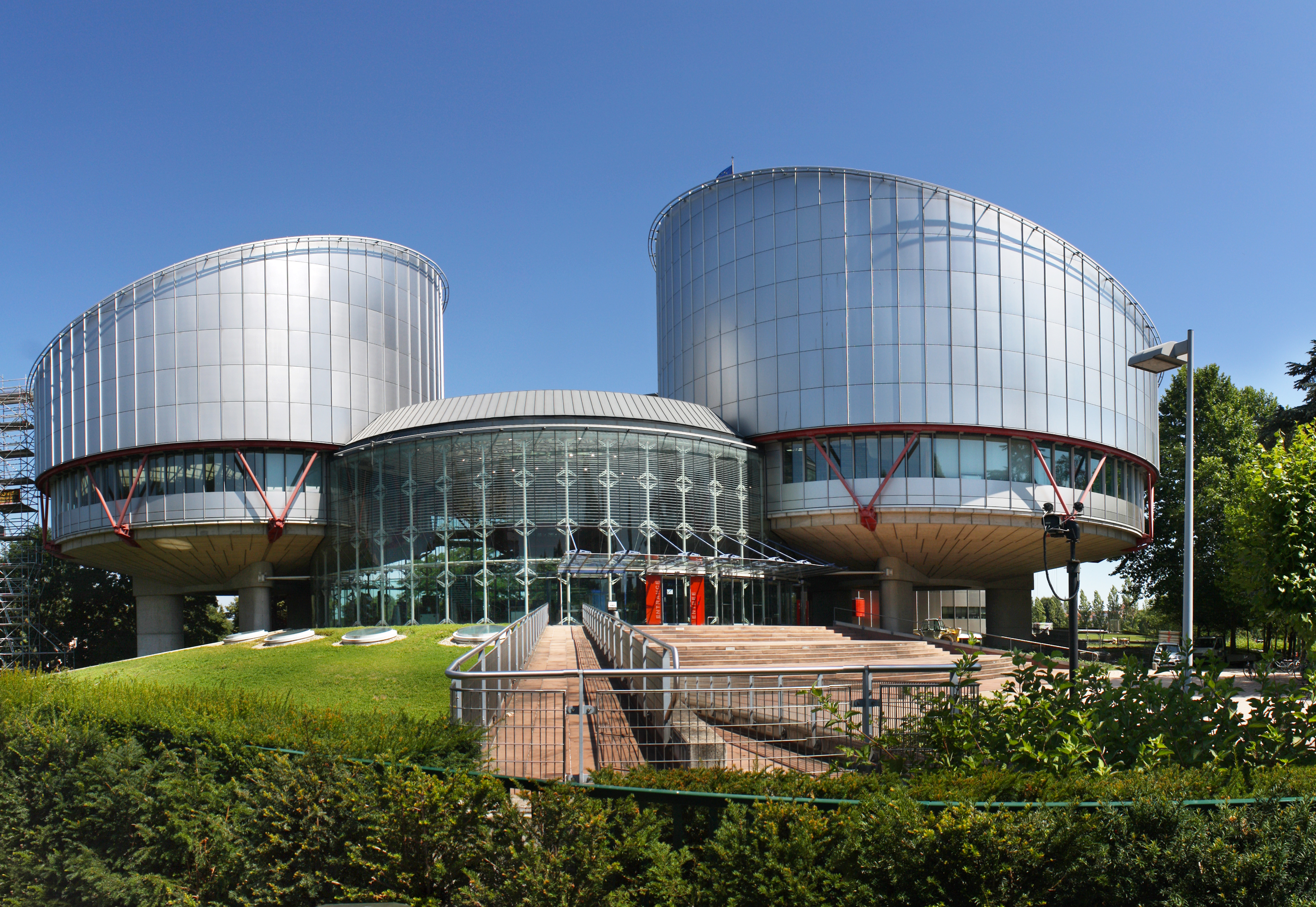 Европейский суд россия. Европейский суд по правам человека в Страсбурге. Здание ЕСПЧ В Страсбурге. Европейский суд по правам человека здание. Еврейский суд по правам человека.