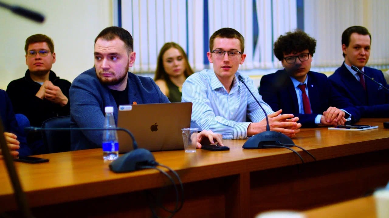 Круглый стол “Законодательный процесс в российском парламенте: взгляд представителей законодательной и исполнительной властей”